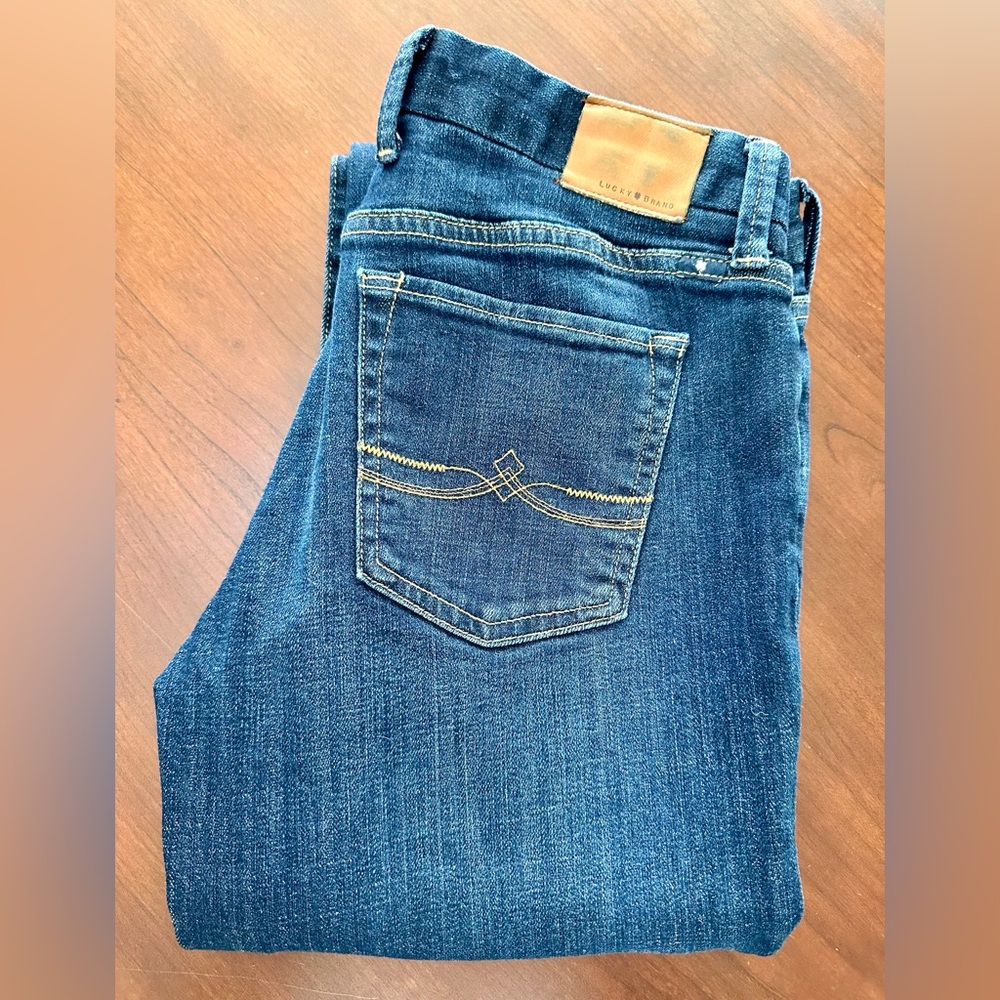 Lucky Brand Sweet Jean Boot. Medium wash. Mid-rise. Size 6/28L.